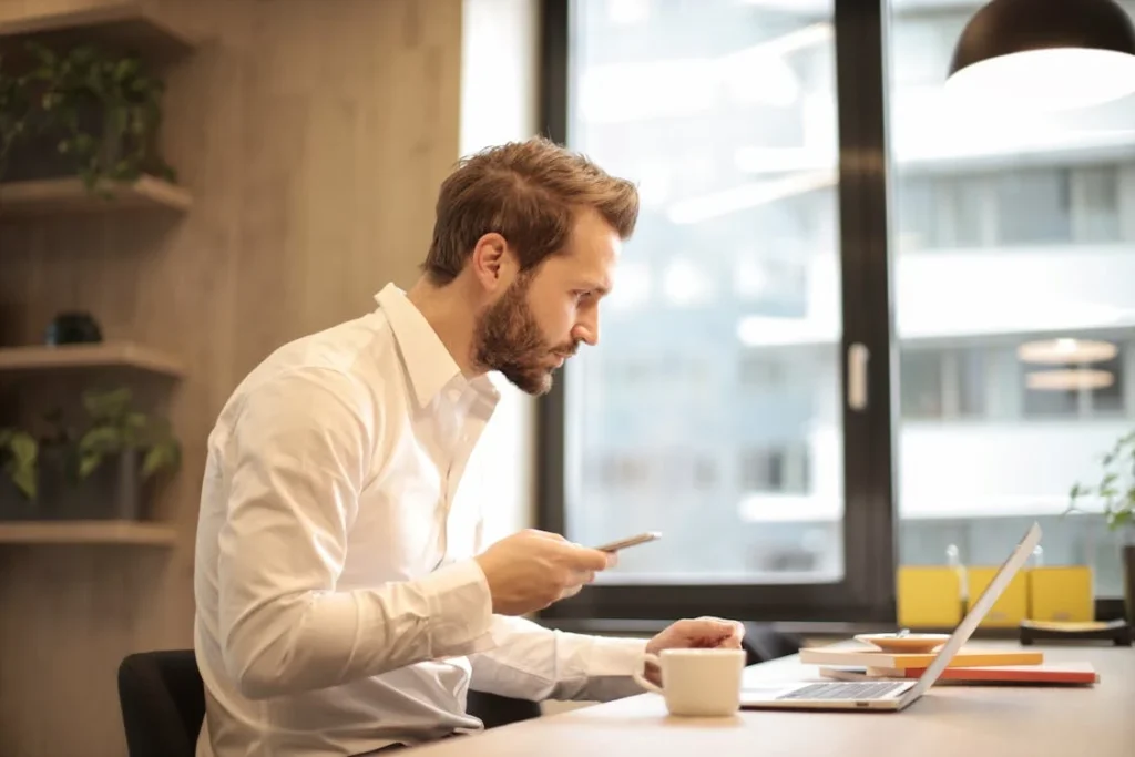 Coworking Trends: Warum sich diese Bürogebäudeeigentümer für Coworking Spaces entschieden haben 3 | gewerberaeume-mieten.at pexels photo 926390 | gewerberaeume-mieten.at